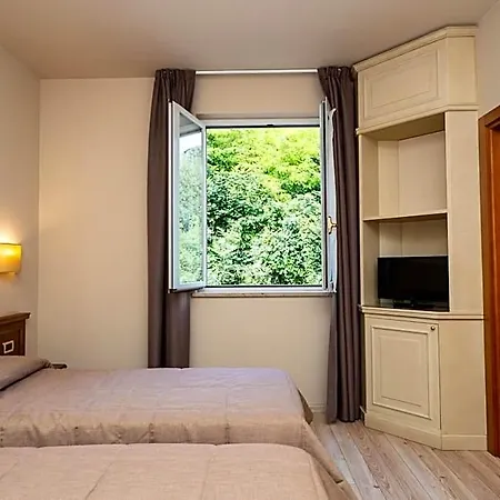 Valentino Hotell 3*